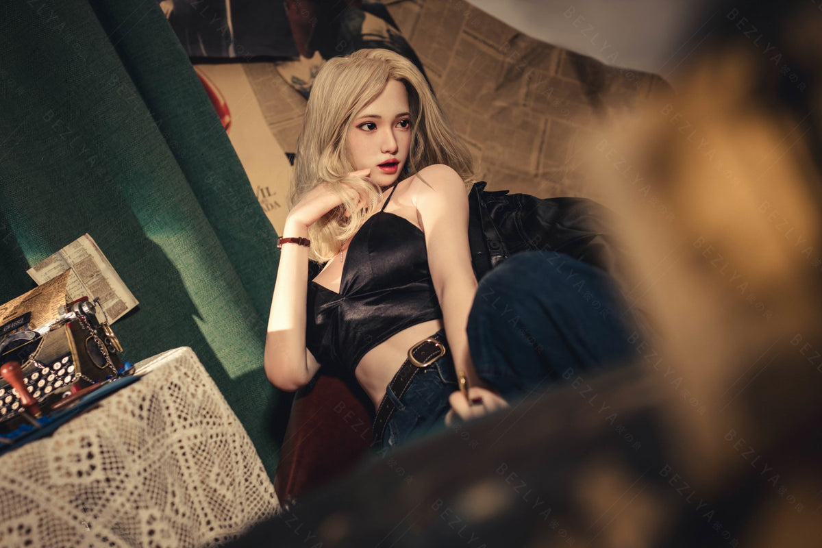 Hélianthe poupée sexuelle (Bezlya Doll 162 cm C-Cup 2.2U Silicone)