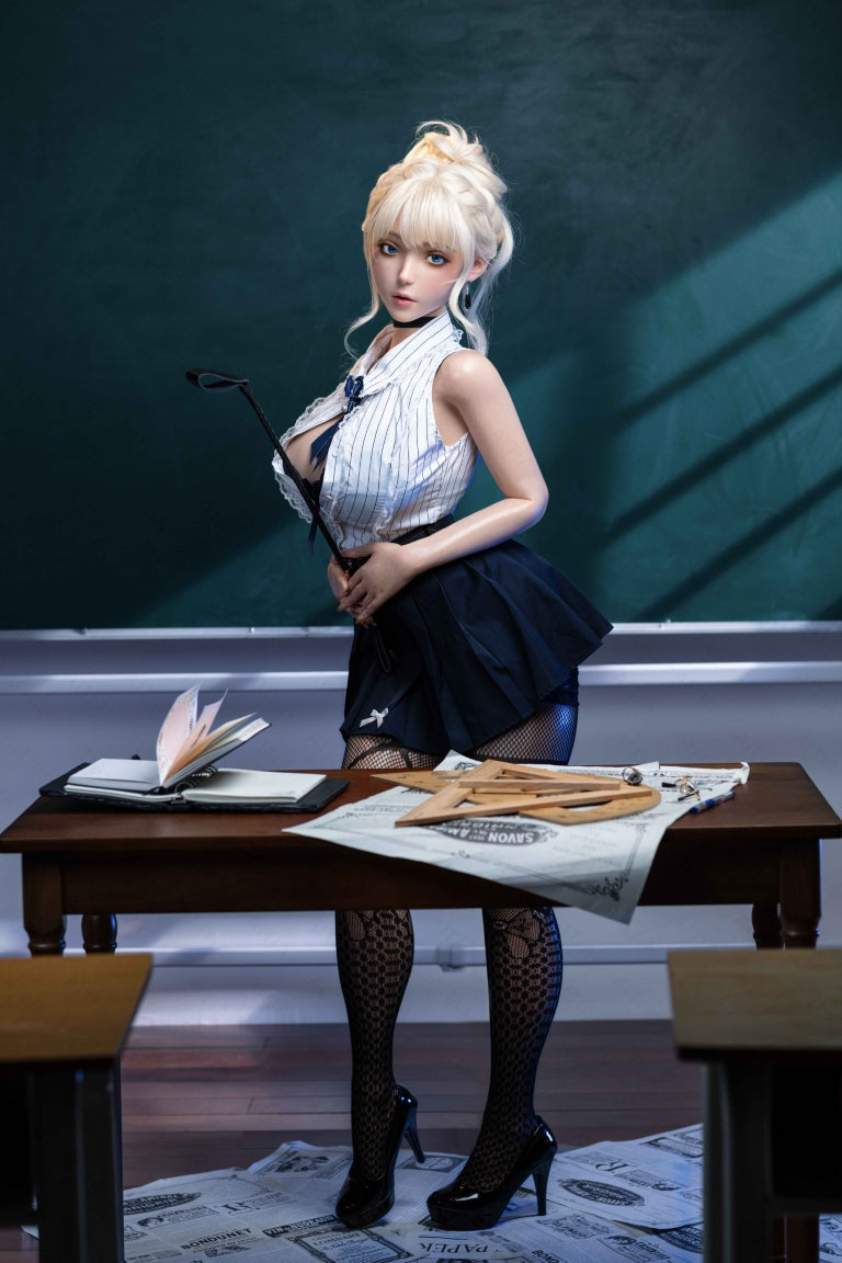 Violette poupée sexuelle (Poupée AITIA 157cm Bonnet F 2.2CF Silicone)