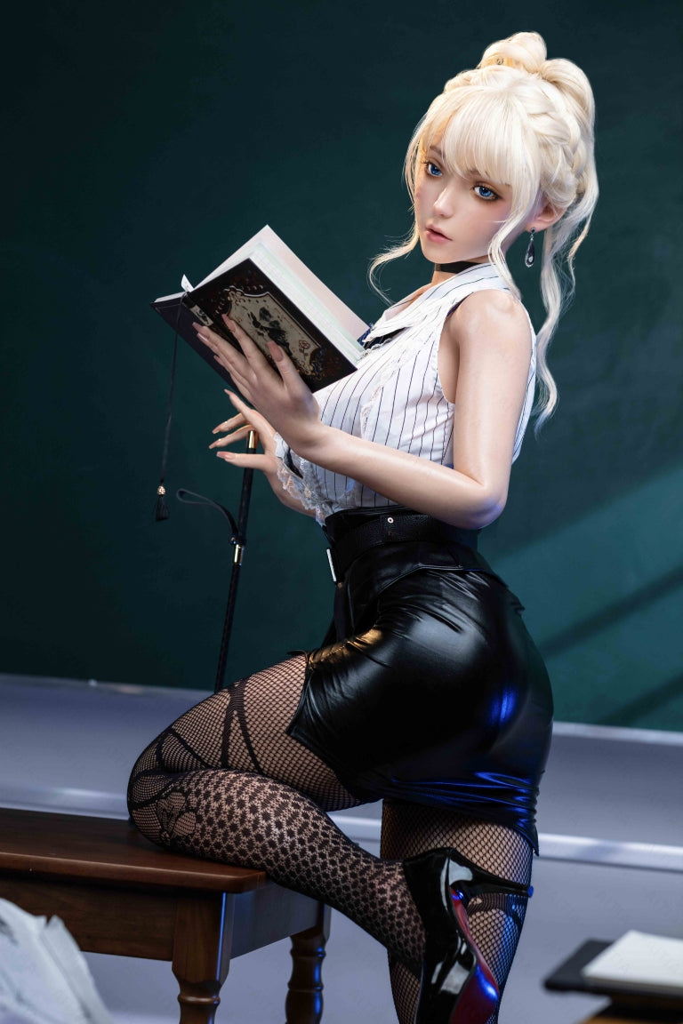 Violette poupée sexuelle (Poupée AITIA 157cm Bonnet F 2.2CF Silicone)