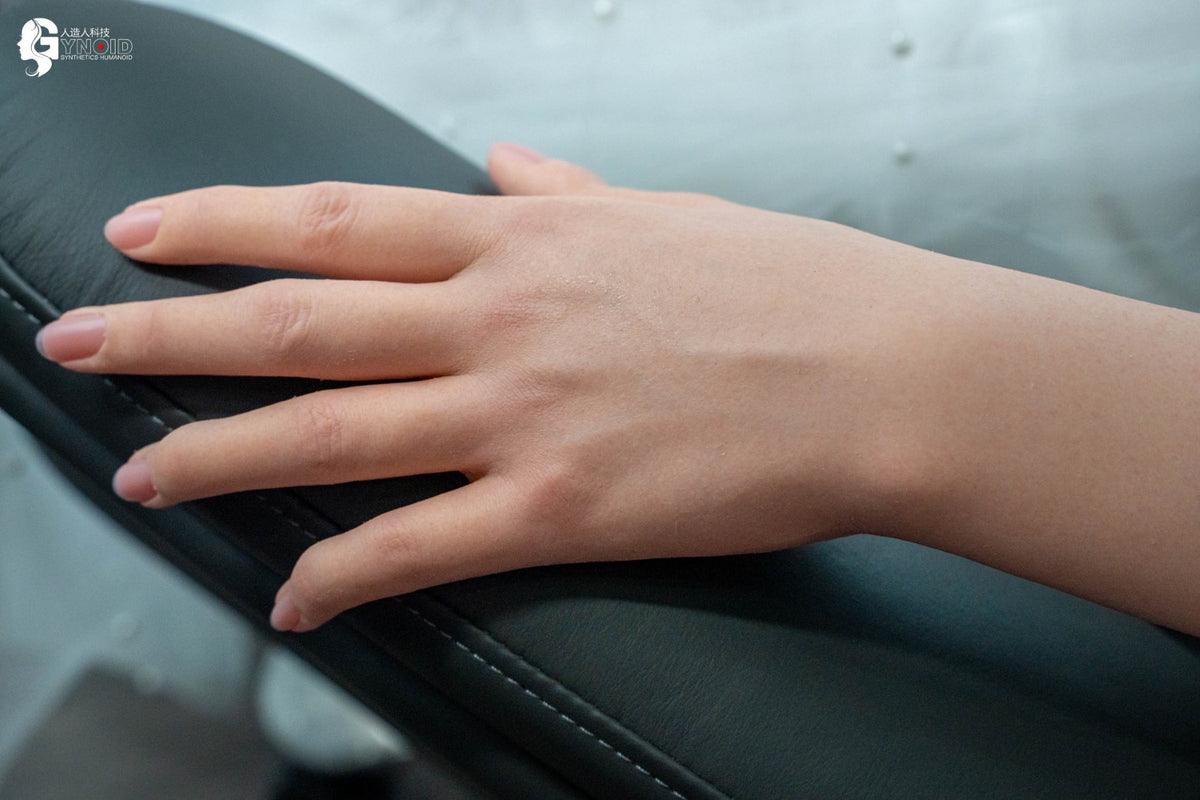 poupée sexuelle Lori modèle 13R de luxe (Gynoid Doll 170 cm F-Cup Silicone)