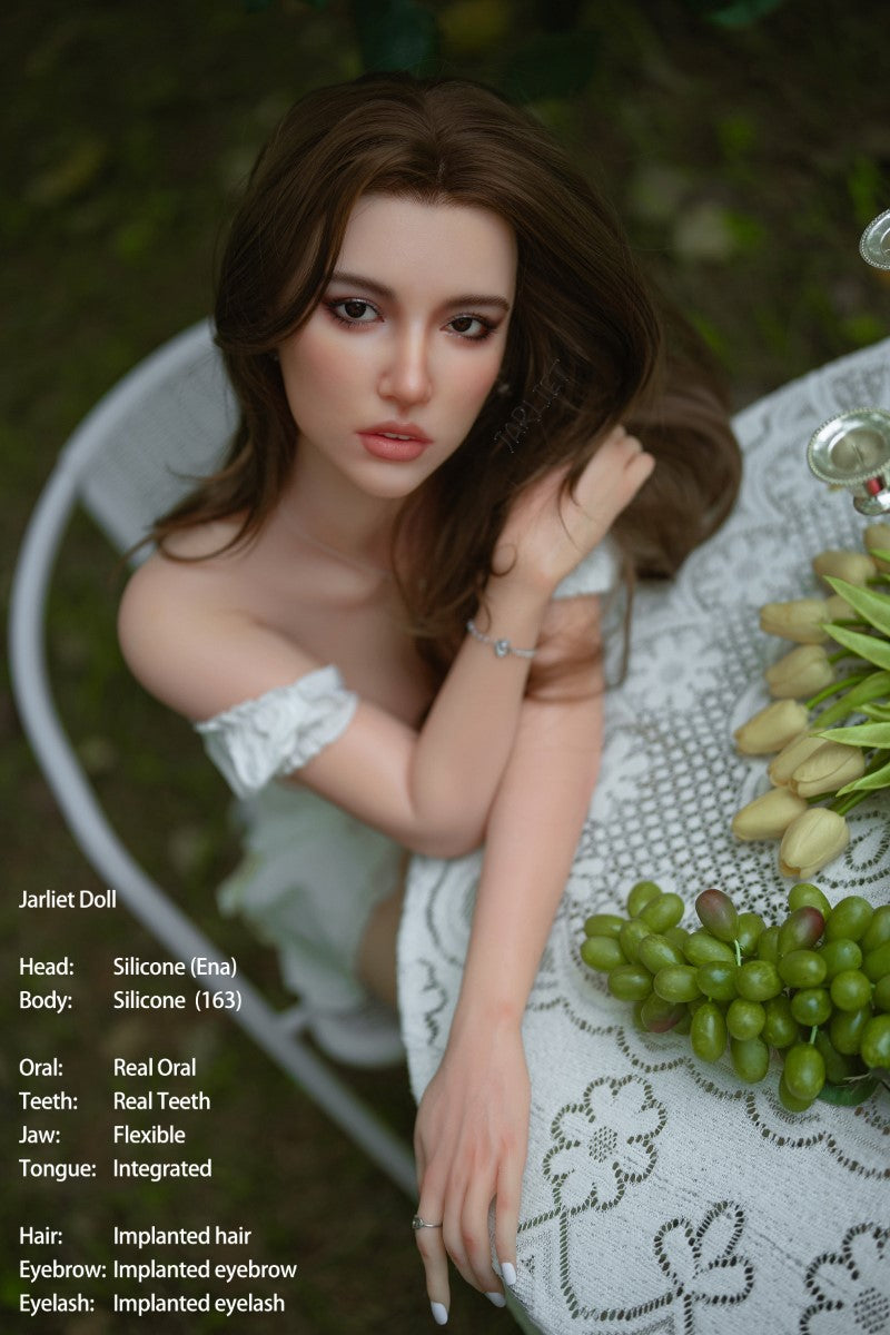 Ena poupée sexuelle (Jarliet 163 cm (coupe D en silicone)