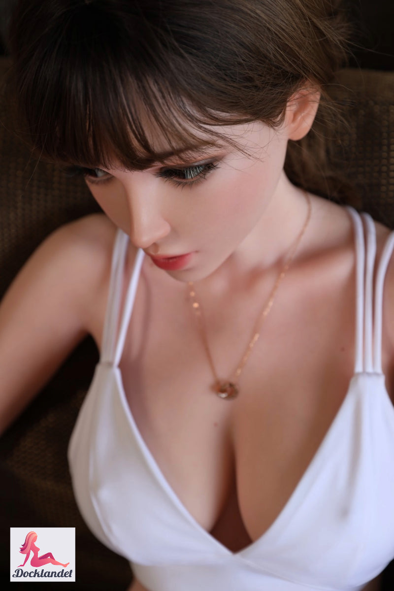 poupée sexuelle Élina modèle 9 (Gynoid Doll 150 cm D-Cup Silicone)