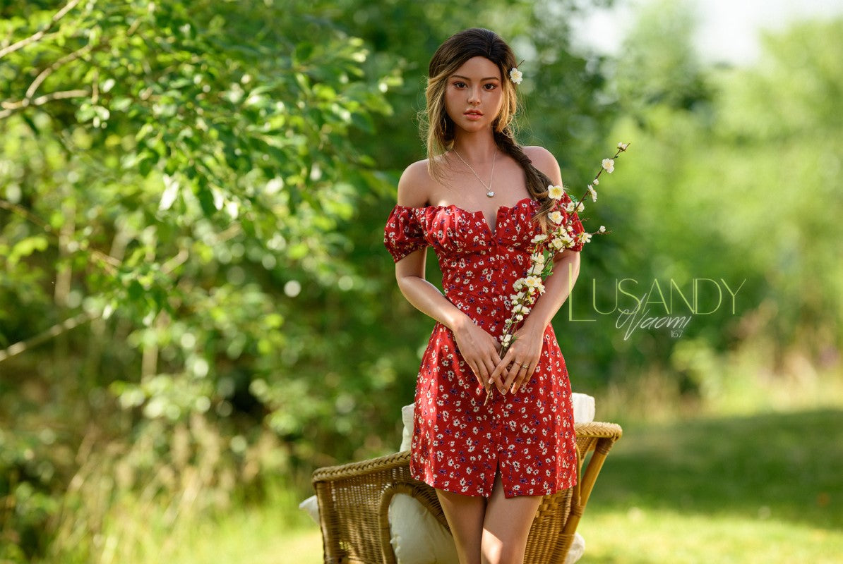 Naomi poupée sexuelle (Lusandy Doll 167 cm bonnet B en silicone)