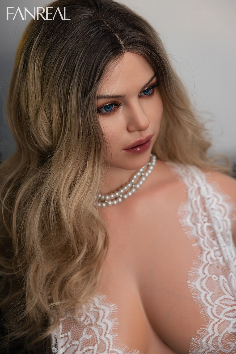 Torse de Carlee poupée sexuelle (FanReal Doll 95 cm G-cup Silicone)