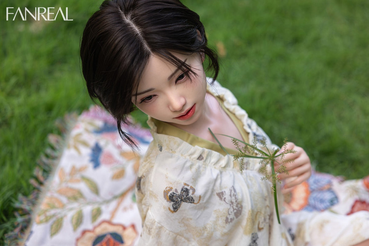 Molly poupée sexuelle (FanReal Doll 153 cm bonnet B en silicone)