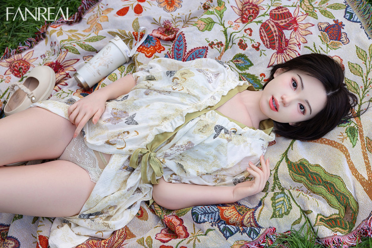 Molly poupée sexuelle (FanReal Doll 153 cm bonnet B en silicone)