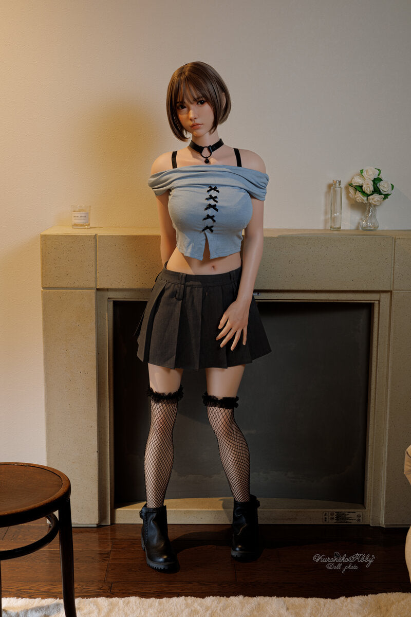 Aïcha poupée sexuelle (FUDoll 161 cm (coupe D en silicone)