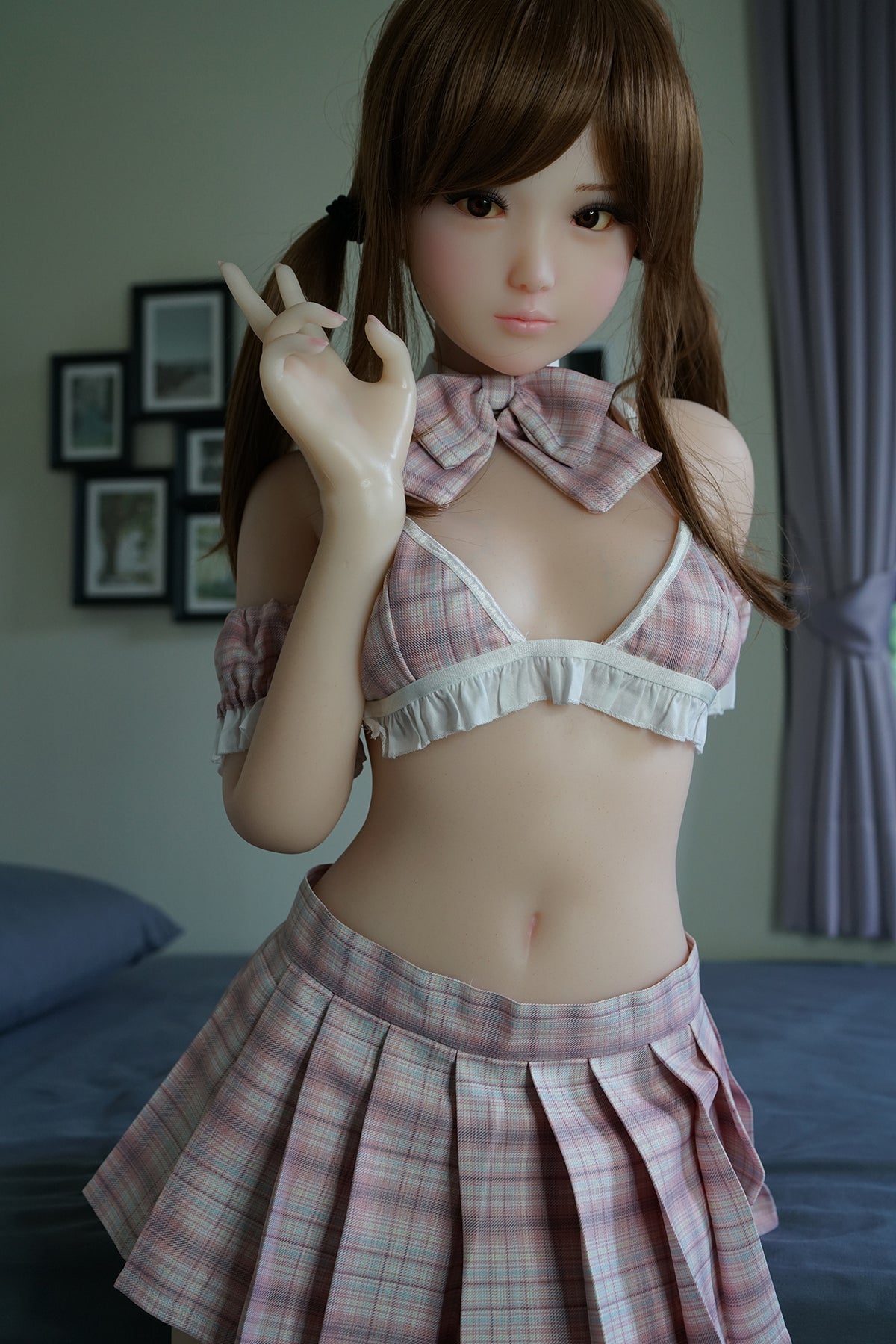 Aïka poupée sexuelle (Piper Doll 130 cm bonnet A en silicone)