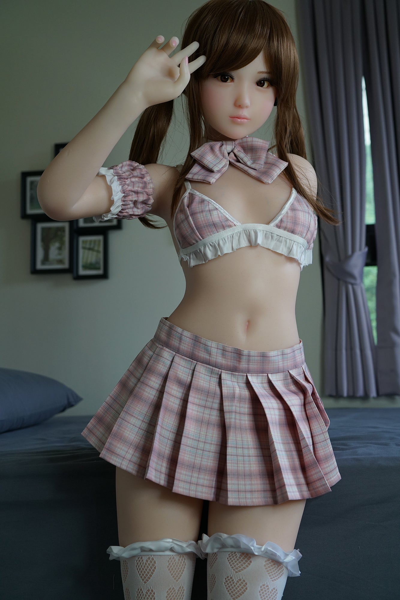 Aïka poupée sexuelle (Piper Doll 130 cm bonnet A en silicone)
